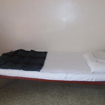 Modern Hotel Bangalore Buitenkant foto