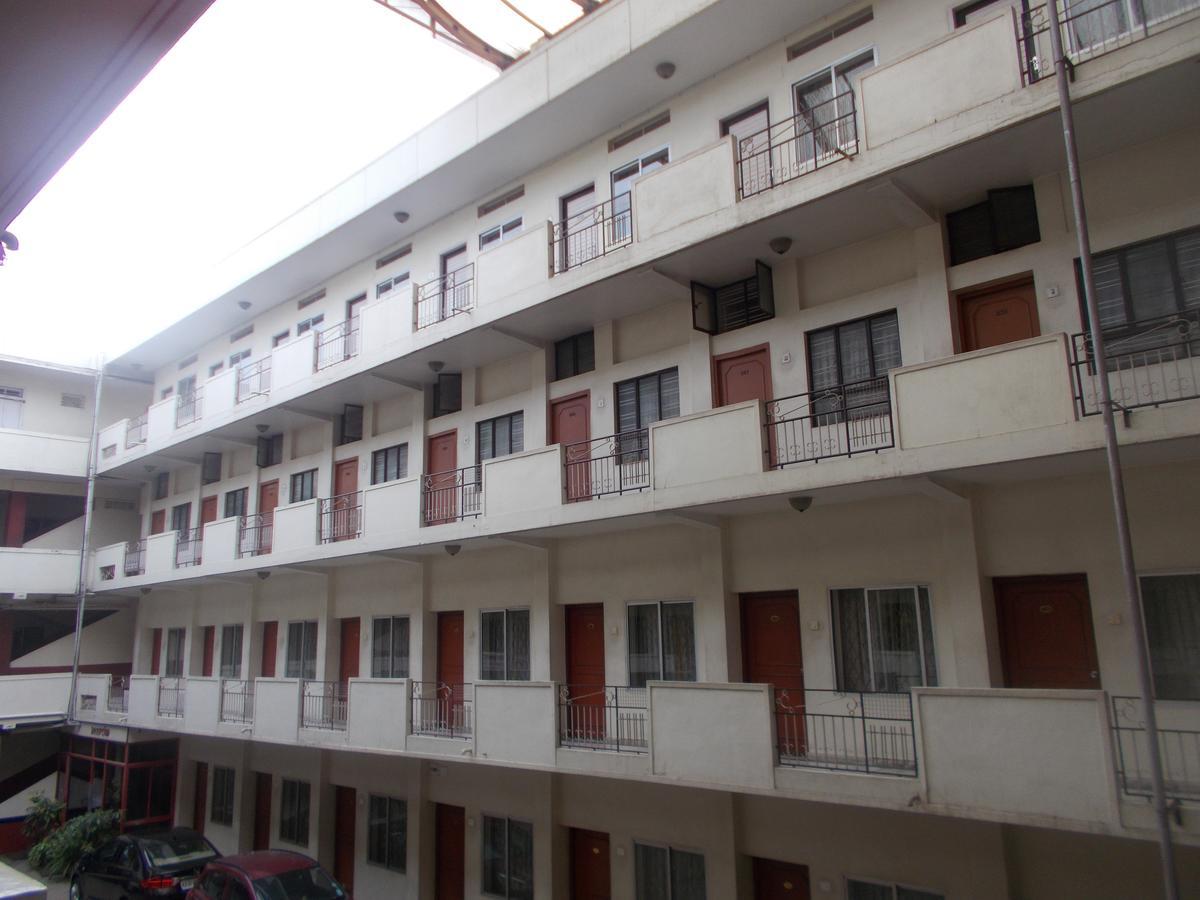 Modern Hotel Bangalore Buitenkant foto