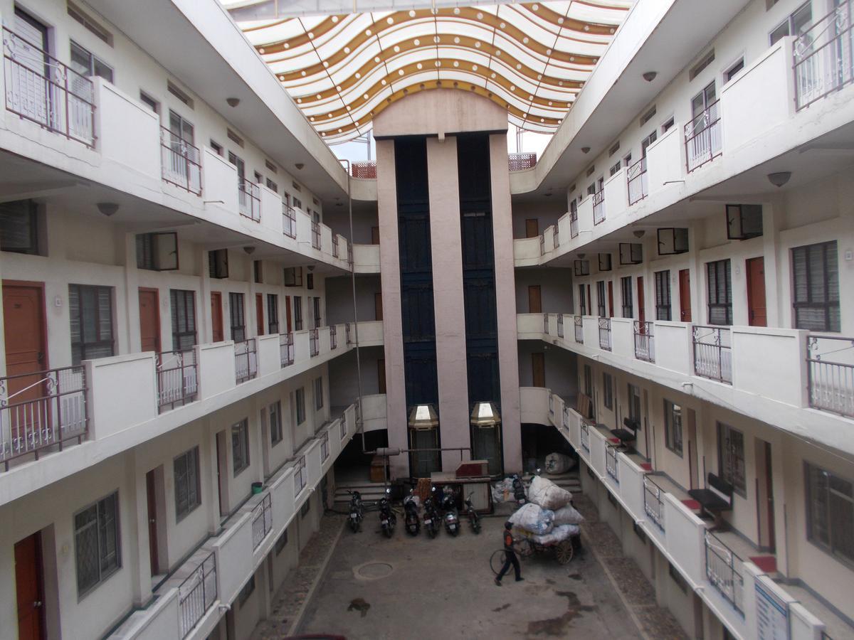 Modern Hotel Bangalore Buitenkant foto