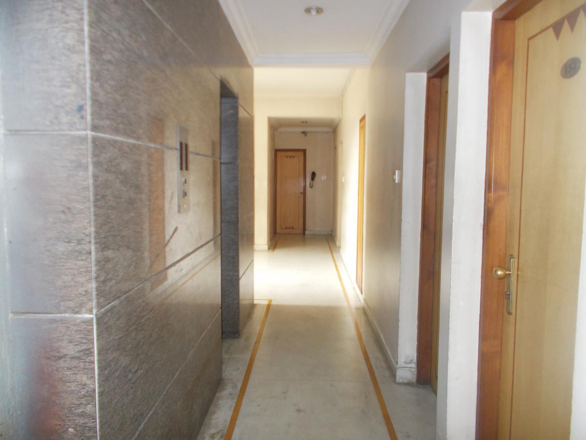 Modern Hotel Bangalore Buitenkant foto