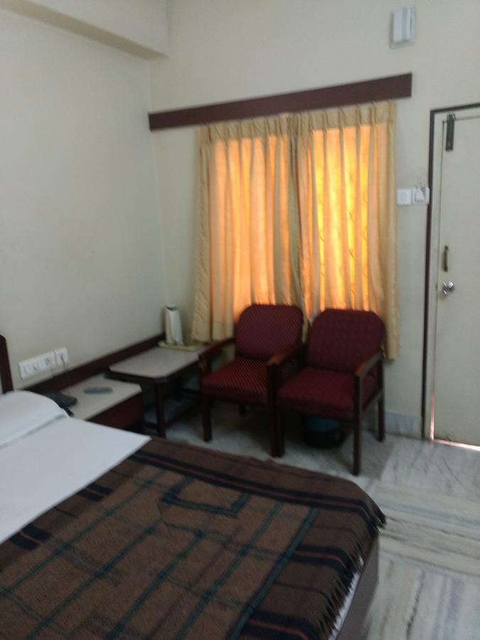 Modern Hotel Bangalore Buitenkant foto
