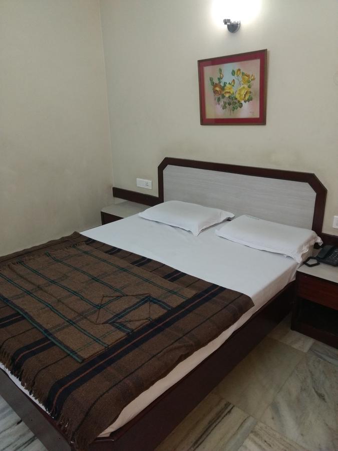 Modern Hotel Bangalore Buitenkant foto