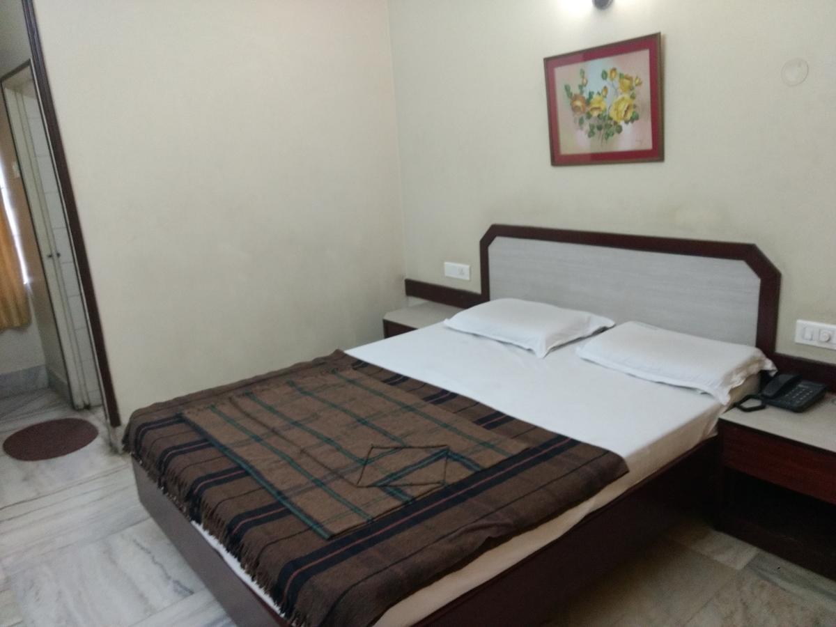 Modern Hotel Bangalore Buitenkant foto